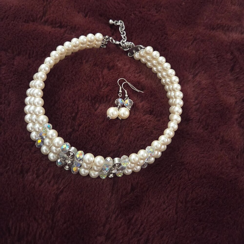 Faux pearl necklace and earring set